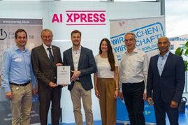 Bei der „Gründer des Monats Mai“-Urkundenübergabe im AI xpress in Böblingen (von links): Kreiswirtschaftsförderer Dr. Sascha Meßmer,
Landrat Roland Bernhard, Steffen Theurer (Gründer des Monats Mai), Dr. Kathrin Steinbrink (Head of AI xpress), Andreas Heilemann (Senioren der Wirtschaft) und der Böblinger Wirtschaftsförderer Dominic Schaudt.